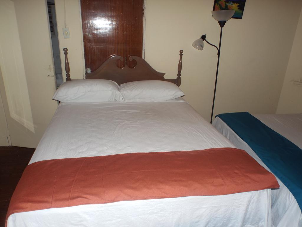 Tropical Court Inn New Kingston Pokoj fotografie