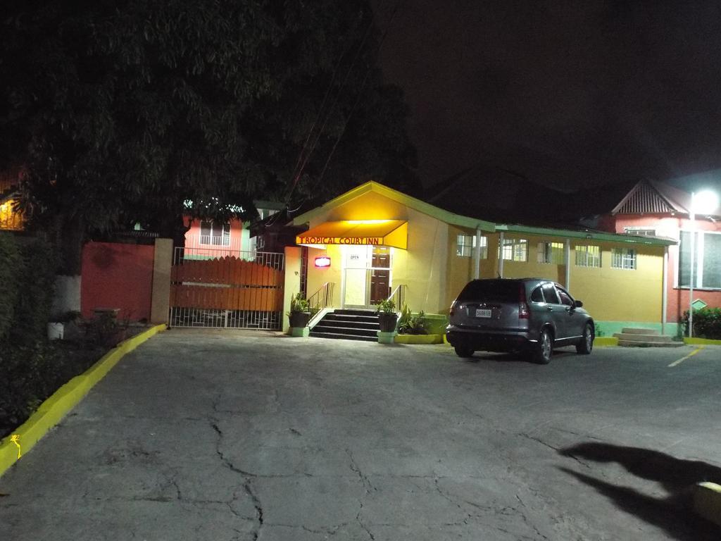 Tropical Court Inn New Kingston Exteriér fotografie