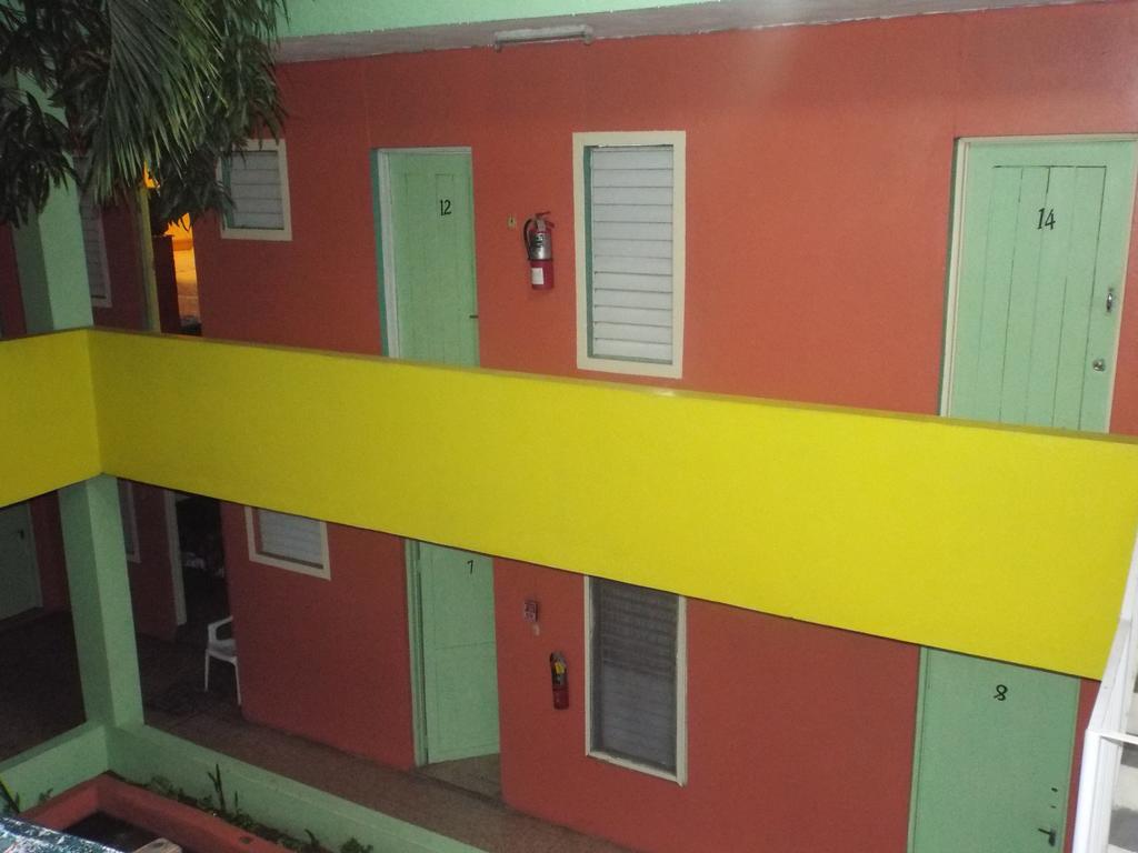 Tropical Court Inn New Kingston Exteriér fotografie