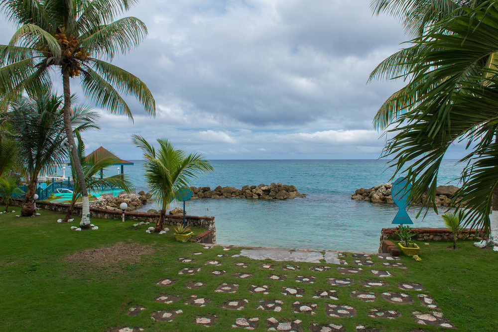 Tropical Court Inn New Kingston Exteriér fotografie